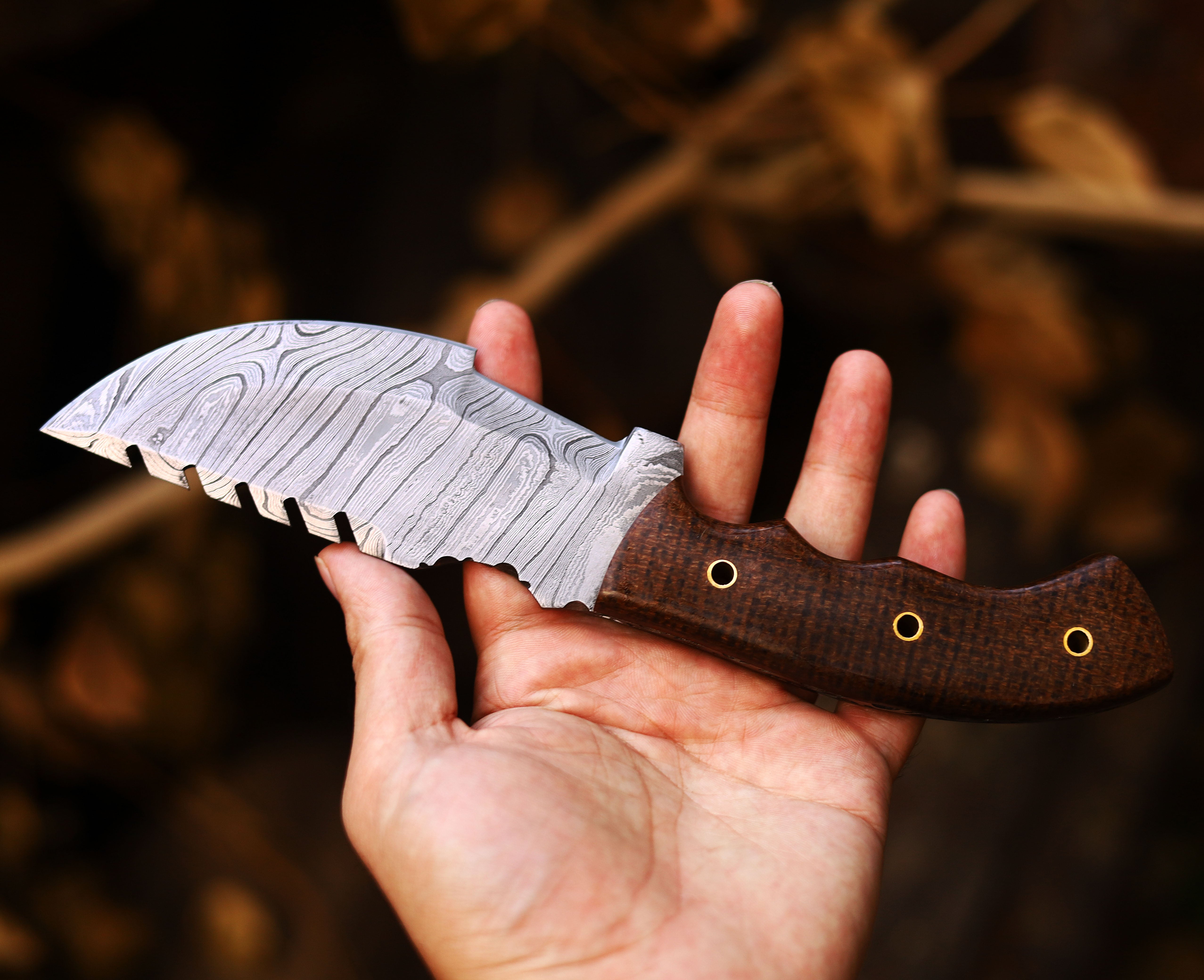 Handmade Damascus Steel Hunting Knife - Precision Craftsmanship for Exquisite Outdoor Performance