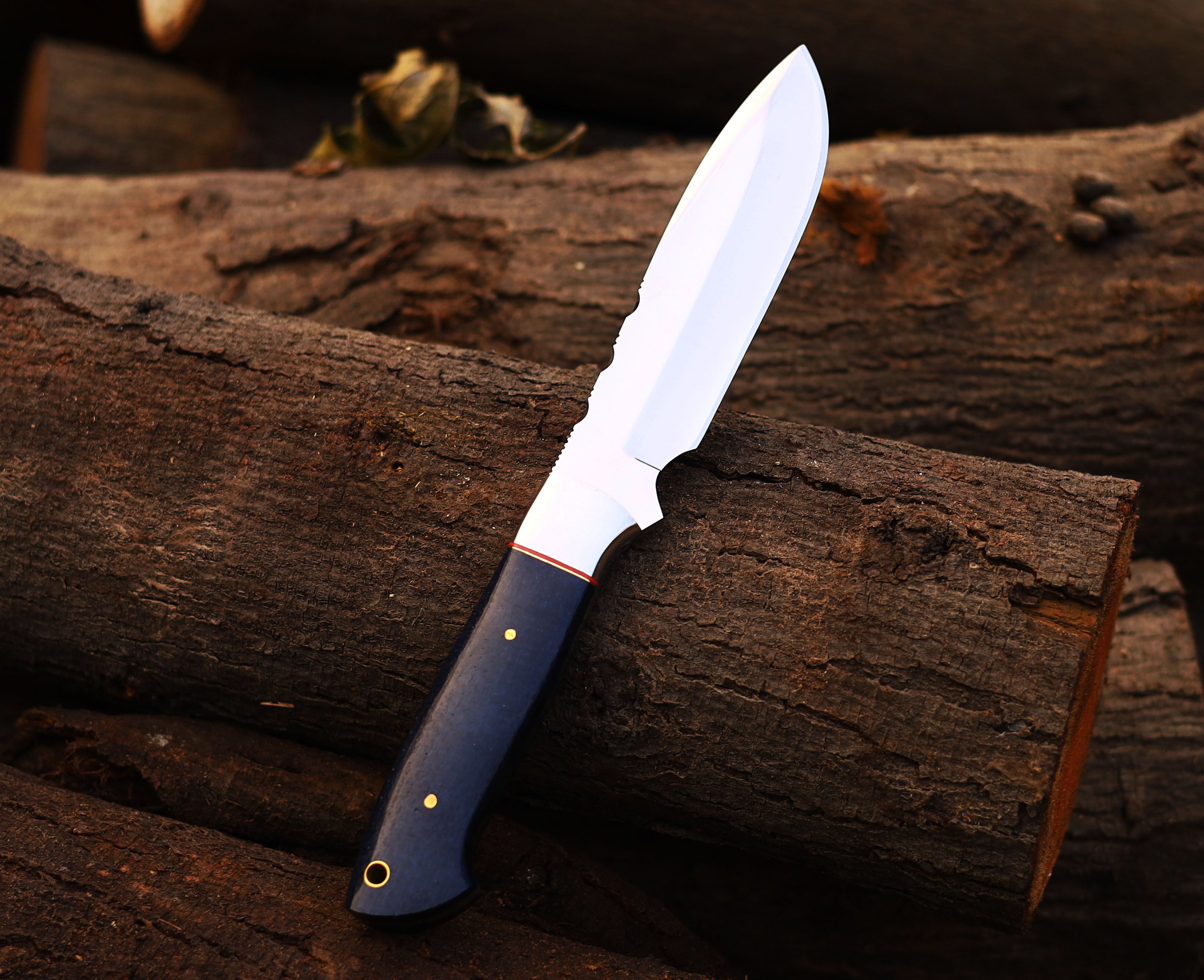 Handmade High Carbon Stainless Steel Hunting Knife - Precision Craftsmanship for Superior Outdoor Performance