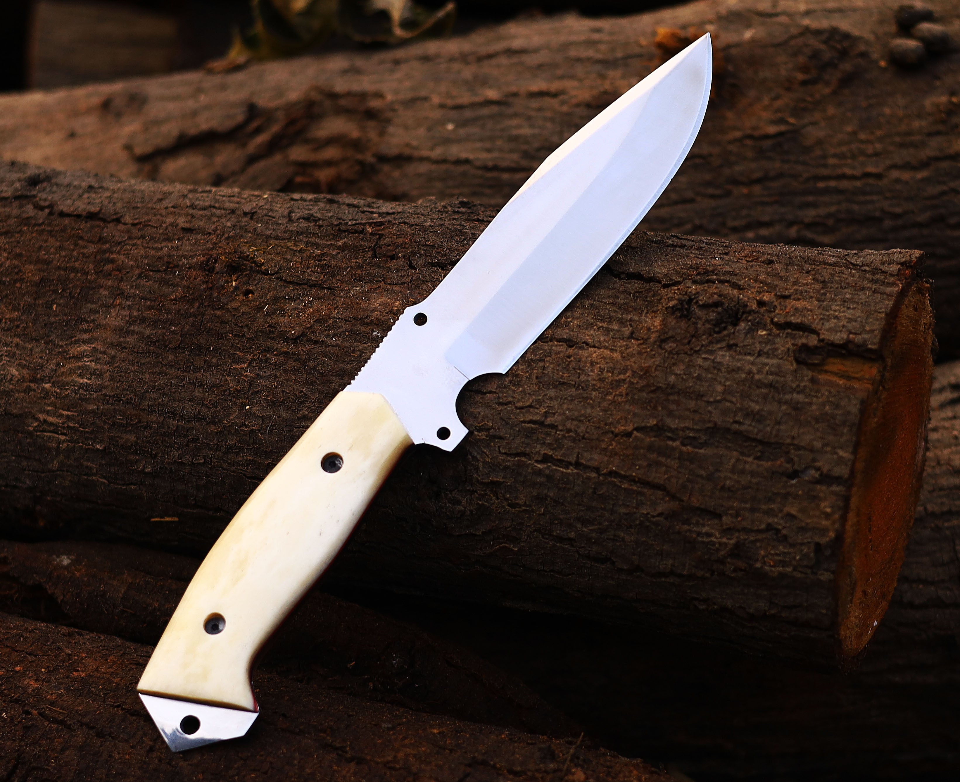 Handmade High Carbon Stainless Steel Hunting Knife - Precision Craftsmanship for Superior Outdoor Performance