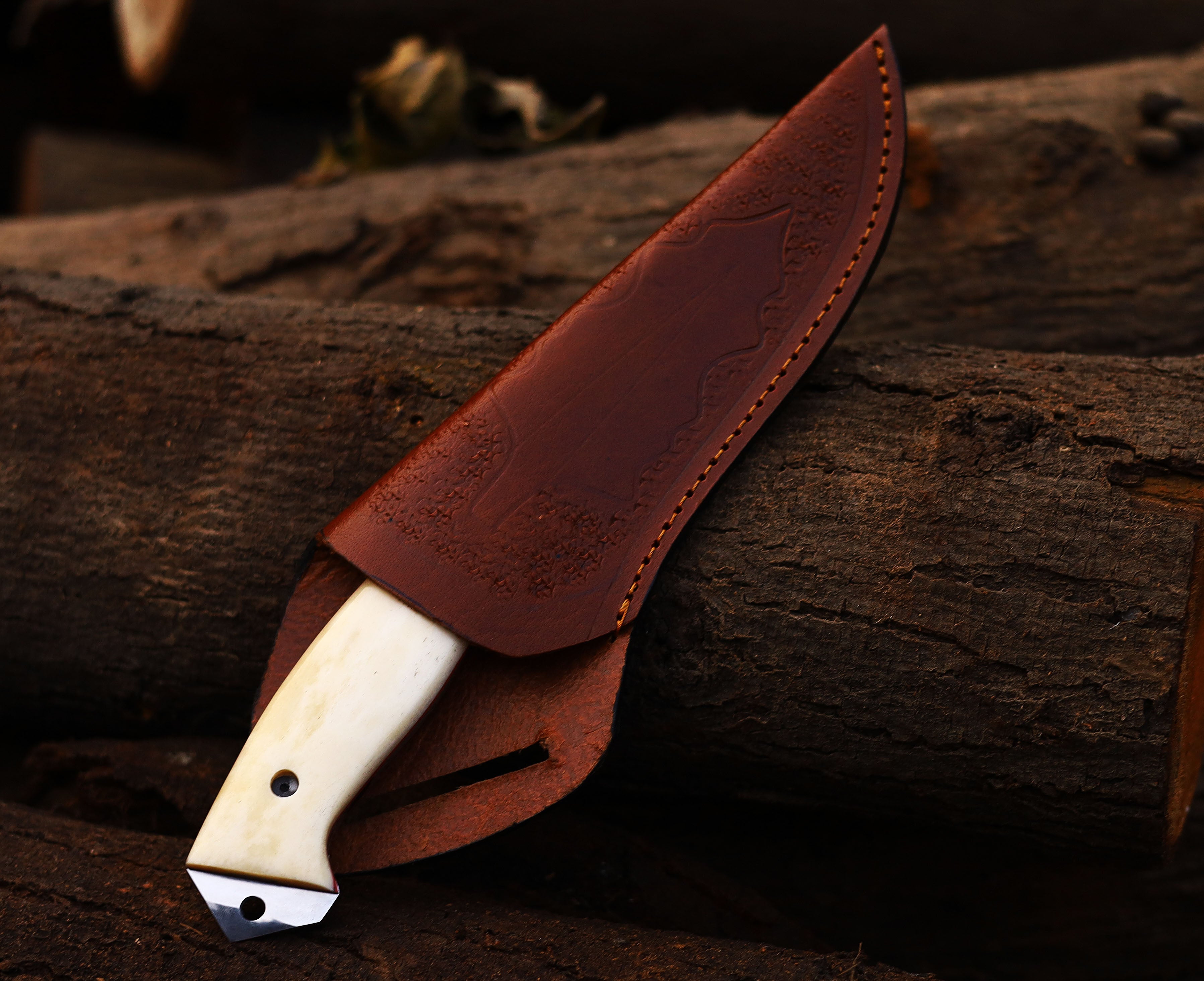 Handmade High Carbon Stainless Steel Hunting Knife - Precision Craftsmanship for Superior Outdoor Performance