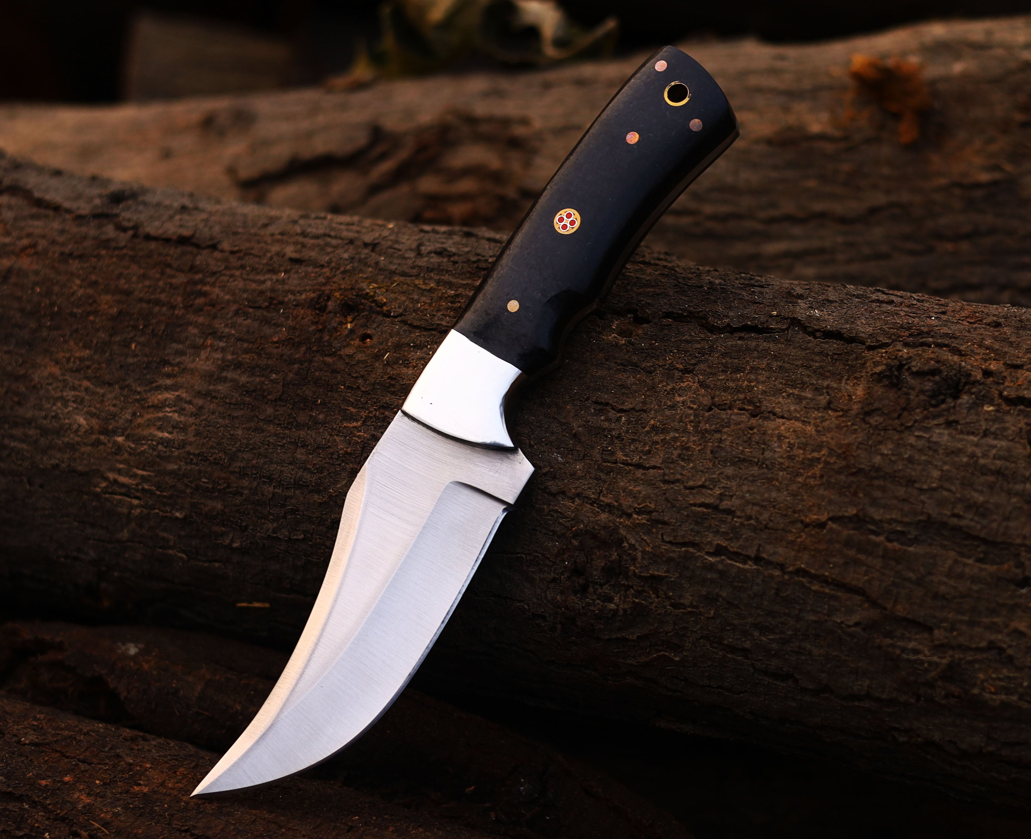 Handmade High Carbon Stainless Steel Hunting Skinner Knife - Precision Craftsmanship for Ultimate Outdoor Performance