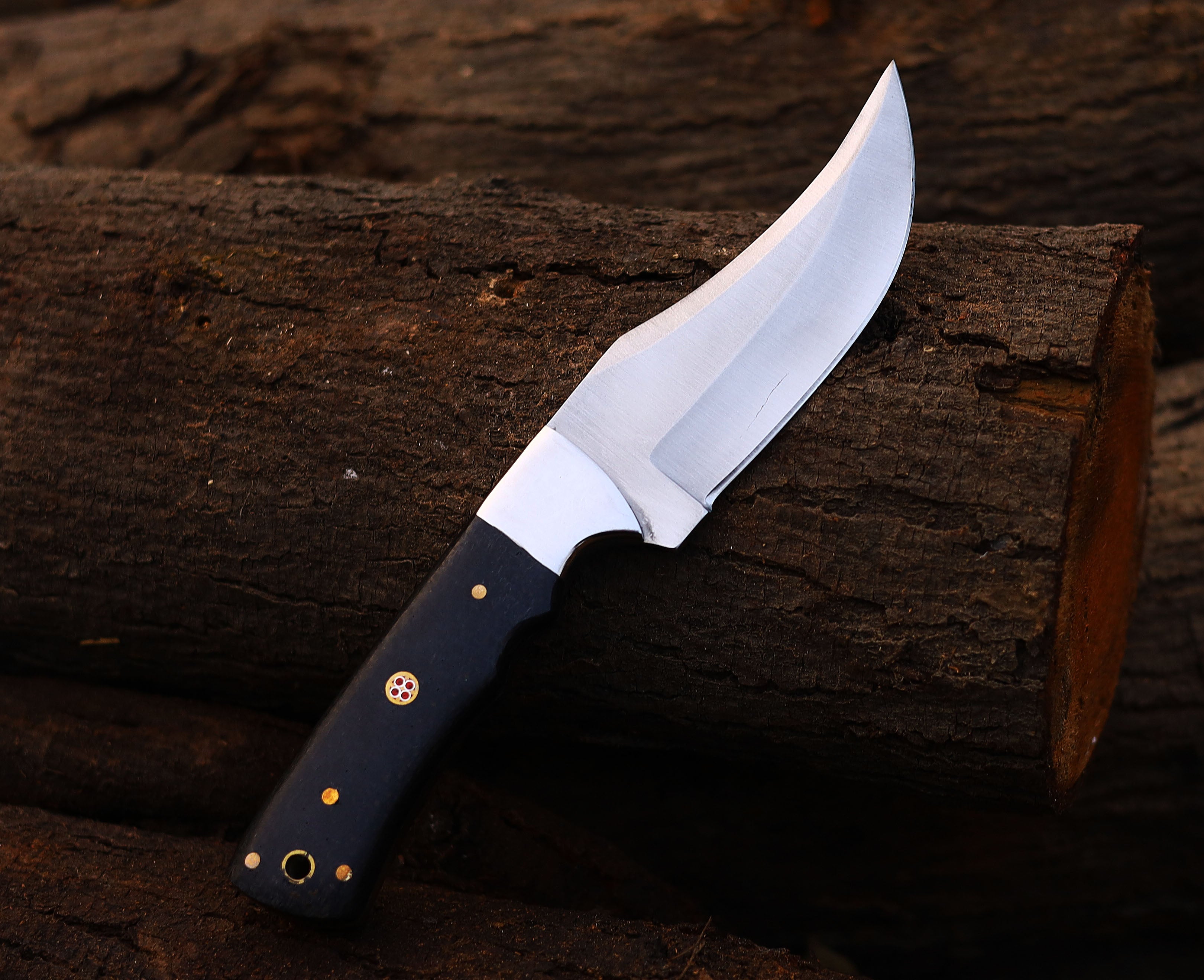 Handmade High Carbon Stainless Steel Hunting Skinner Knife - Precision Craftsmanship for Ultimate Outdoor Performance