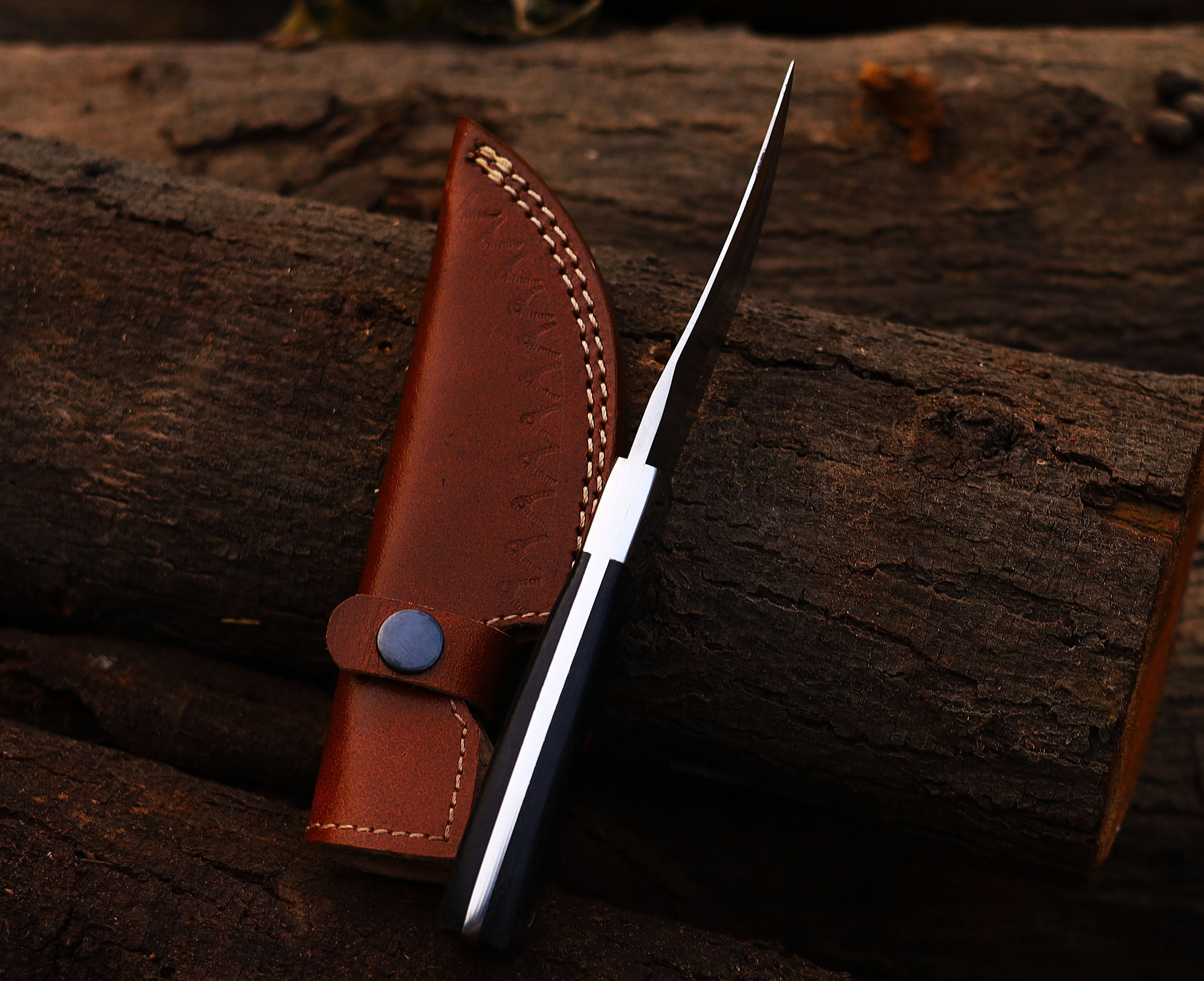 Handmade High Carbon Stainless Steel Hunting Skinner Knife - Precision Craftsmanship for Ultimate Outdoor Performance