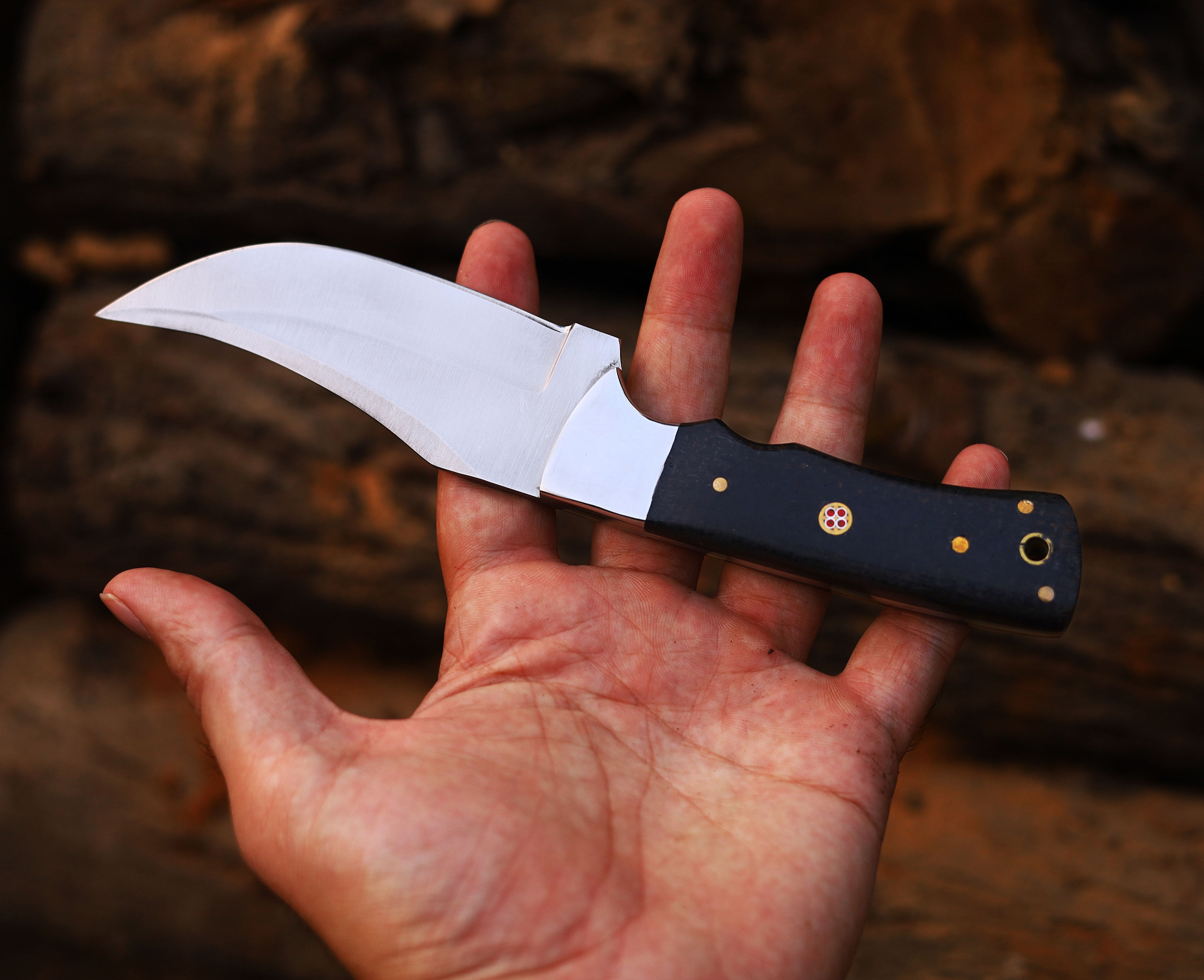 Handmade High Carbon Stainless Steel Hunting Skinner Knife - Precision Craftsmanship for Ultimate Outdoor Performance