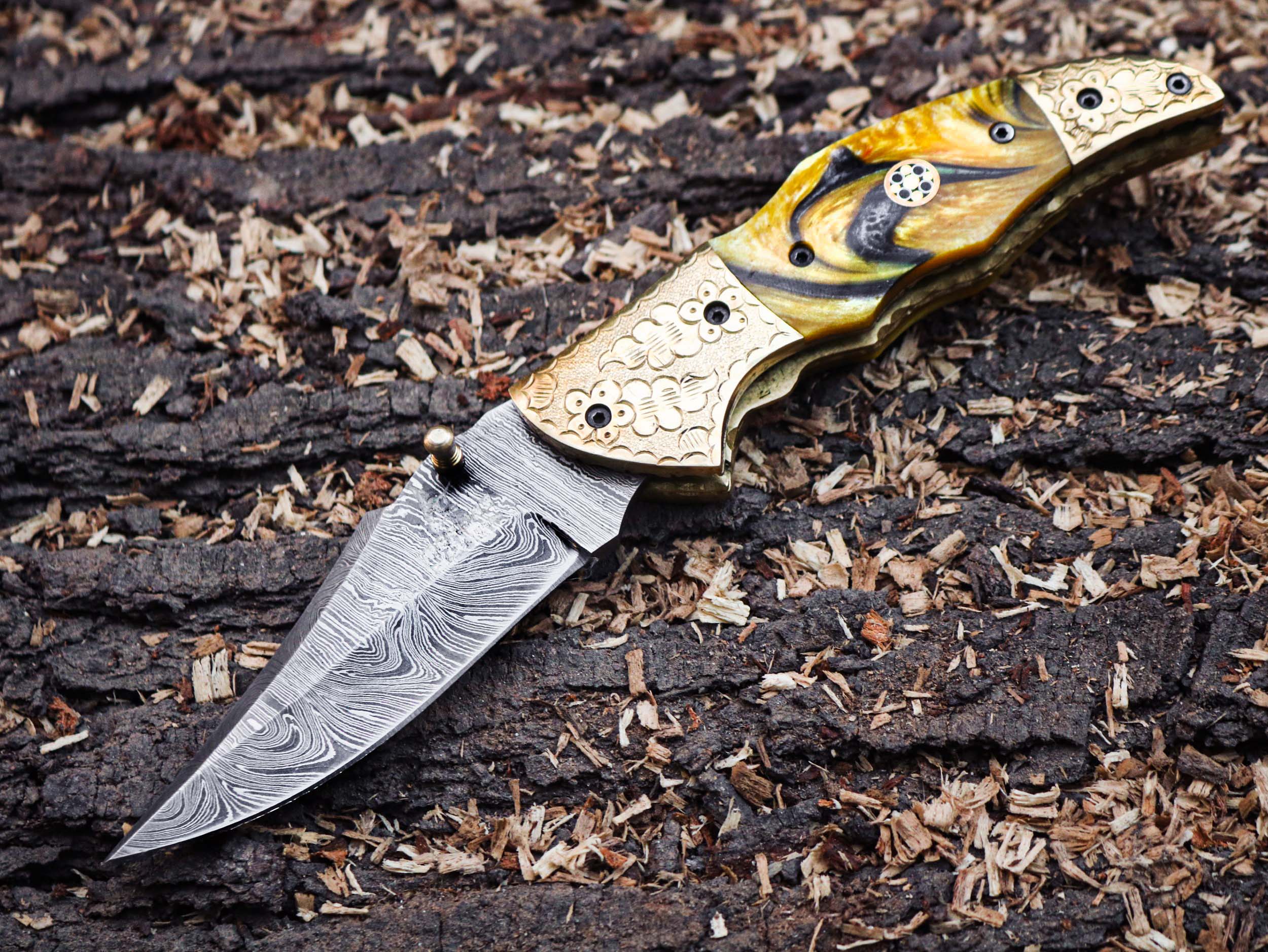 Best Handmade Damascus Folding Knife – Pocket Knife for Men & Women, Just $89