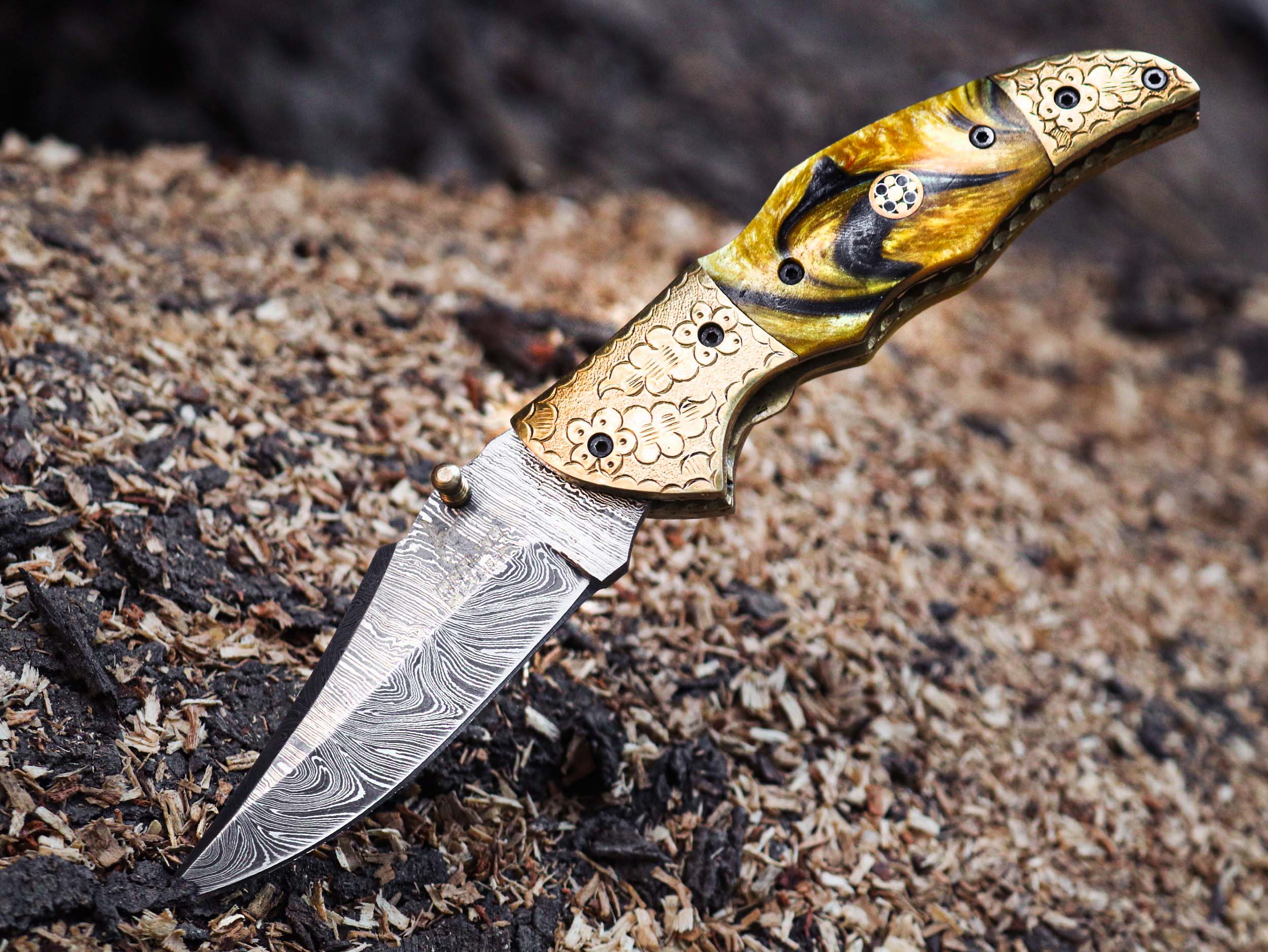 Best Handmade Damascus Folding Knife – Pocket Knife for Men & Women, Just $89