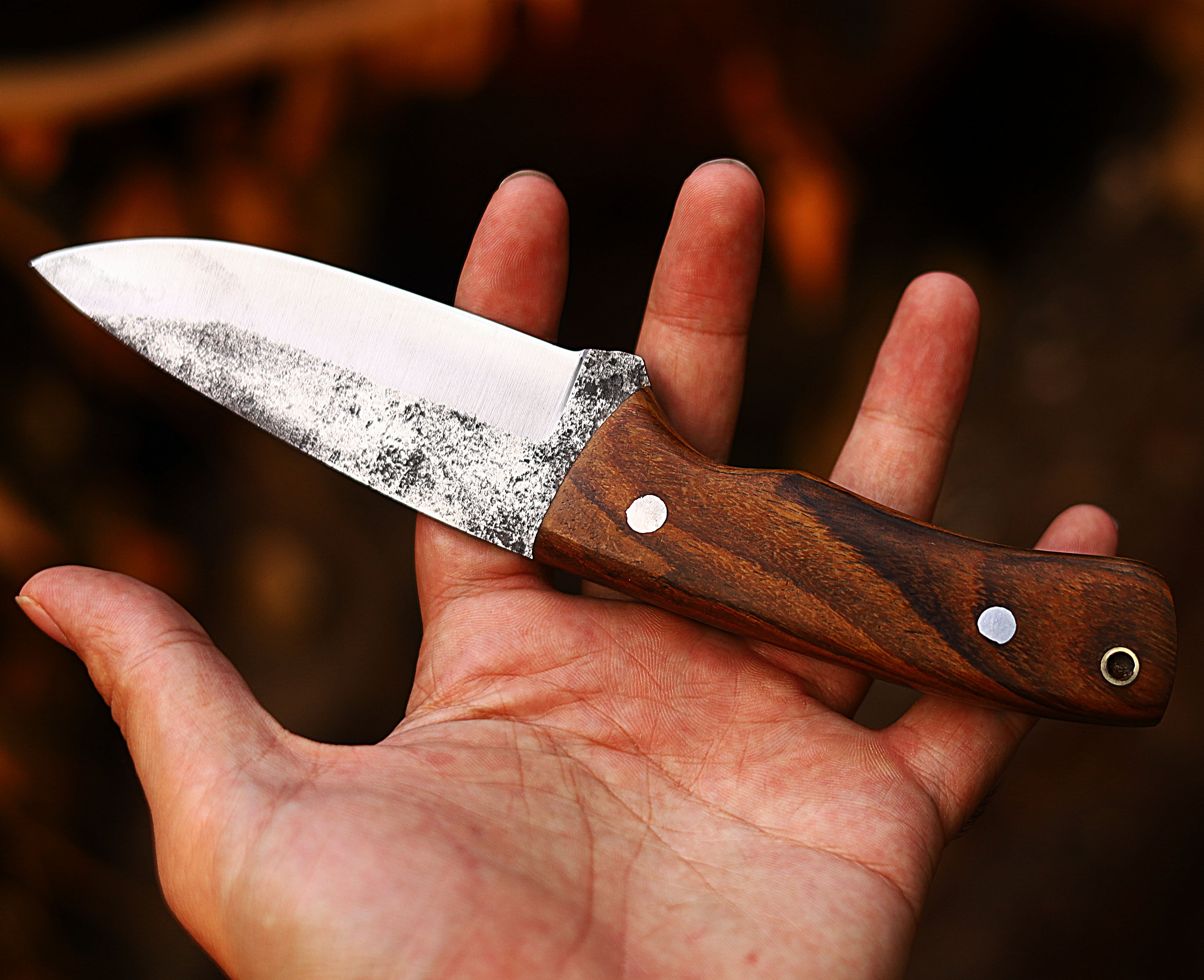 Handmade High Carbon Stainless Steel Hunting Skinner Knife - Precision Craftsmanship for Ultimate Outdoor Performance