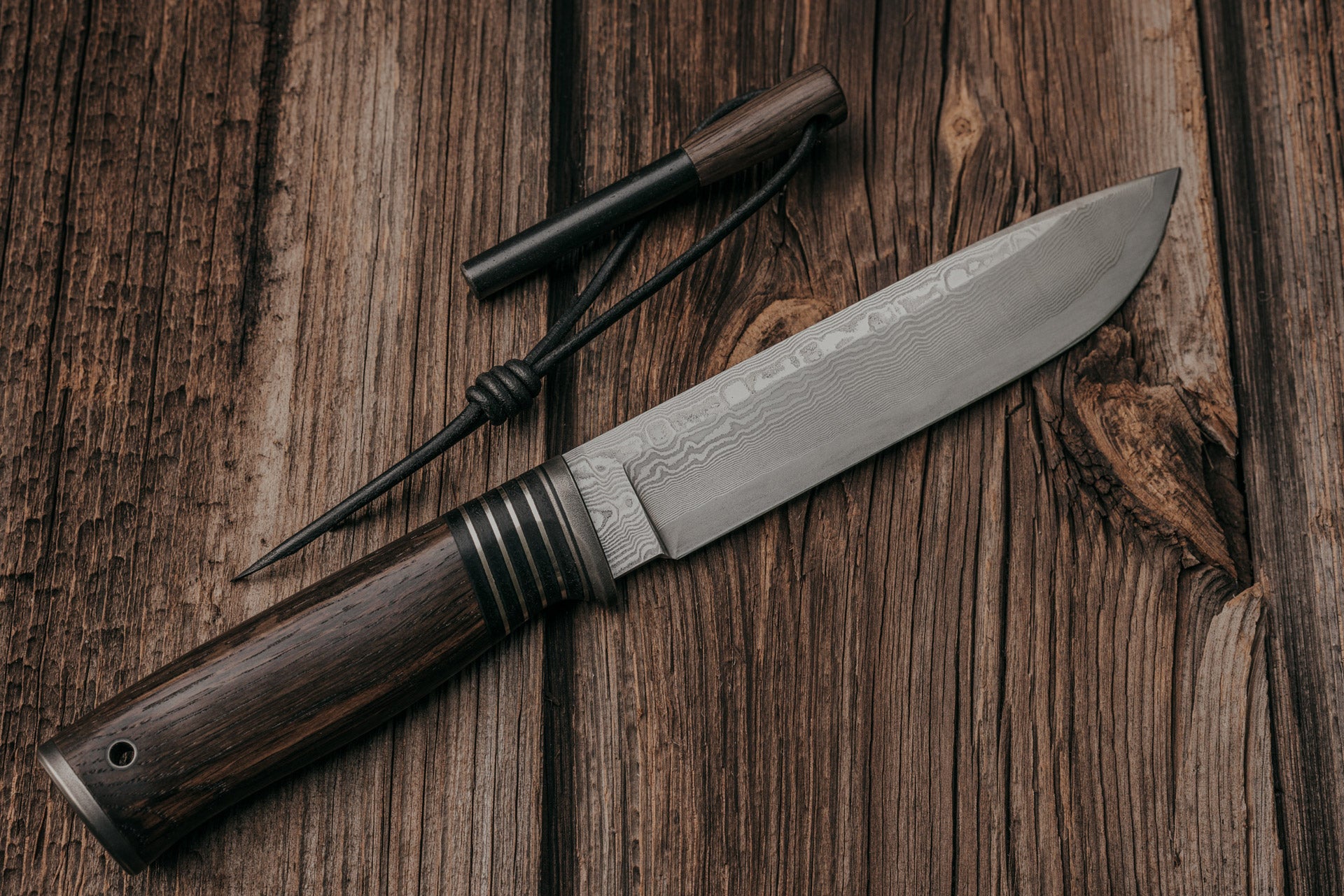 Stainless Damascus Taiga knife with Flint Striker